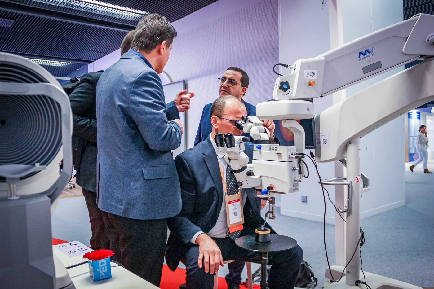 Microscope assistant officiel Elanus M