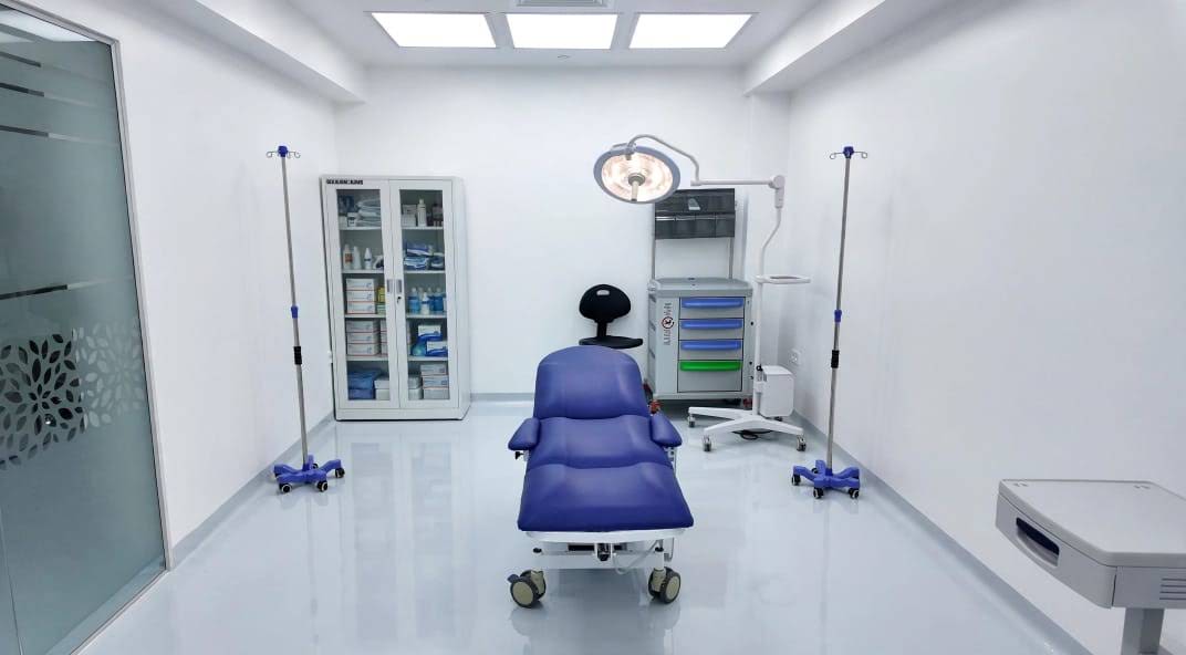 Clinique de la Vision Hydra — locaux institutionnels, août 2026