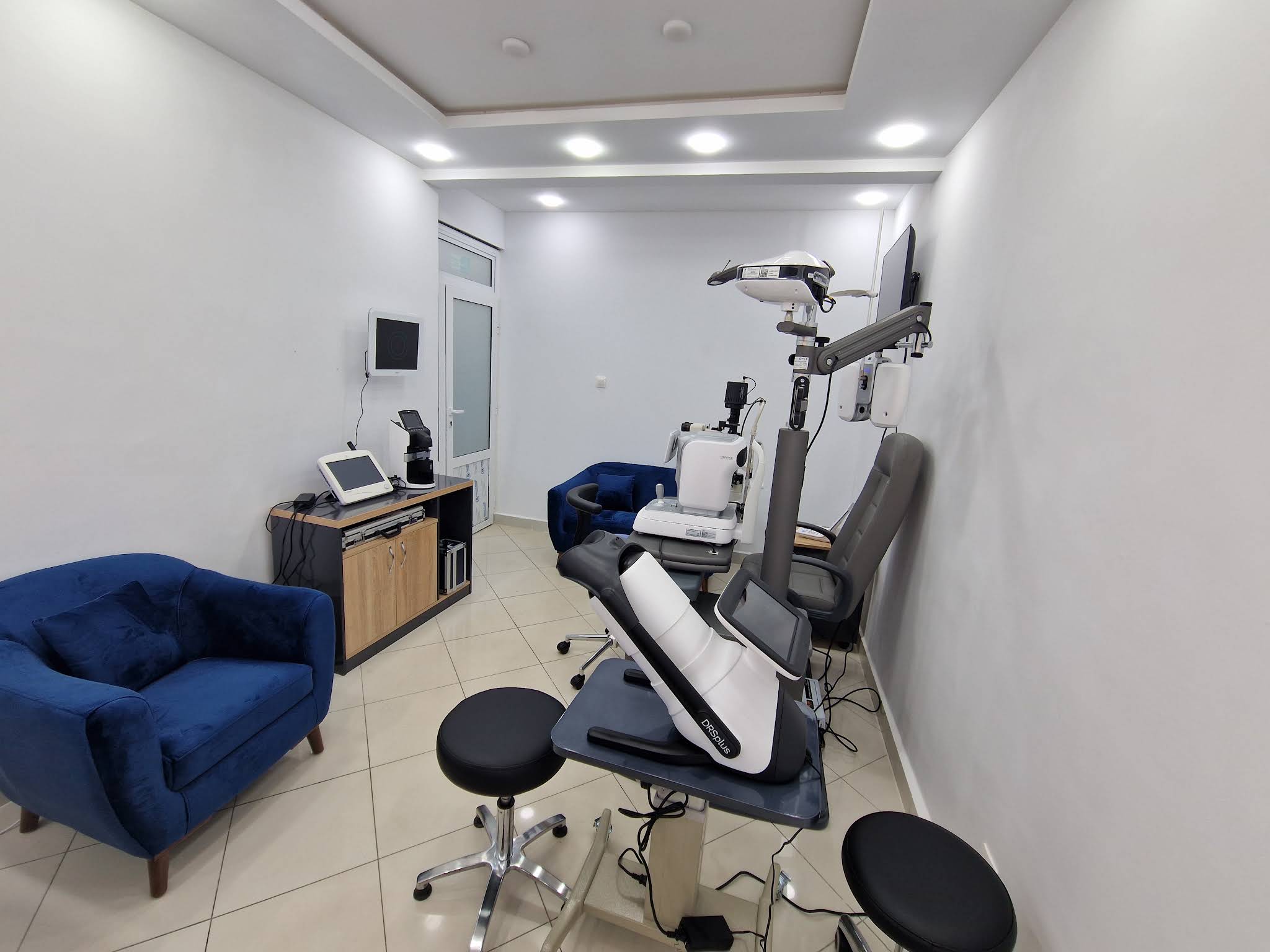 Salle d’examen du centre du Dr Yasmine Bechane — publication professionnelle de l’établissement.