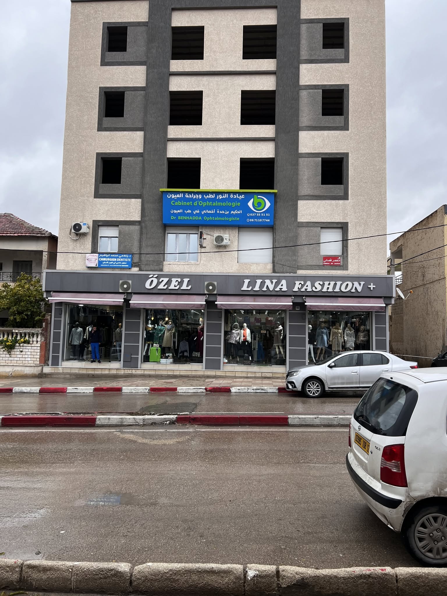 Façade de l’immeuble du cabinet du Dr Benhadda à Tébessa — photographie publiée en décembre 2023.