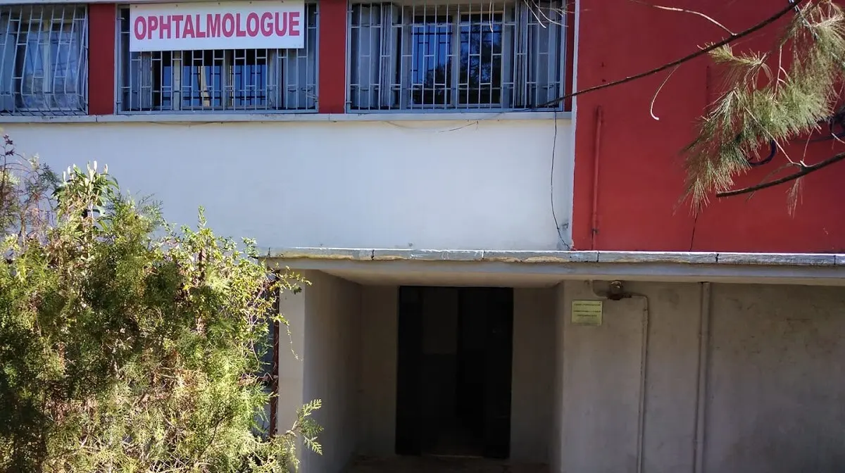 Cabinet du Dr N. Hammouche, Tizi Ouzou — façade ; date de prise de vue non précisée.