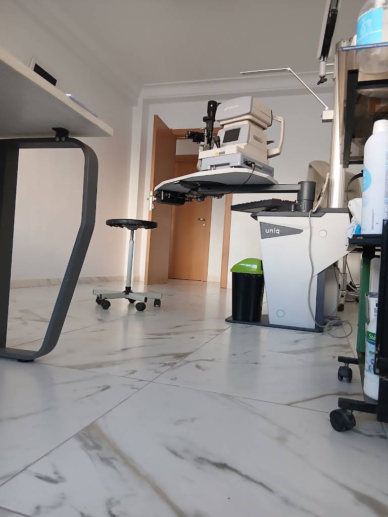 Cabinet Dr Lebib Houria — salle de consultation sans personne, photographie publiée par le propriétaire en avril 2026.