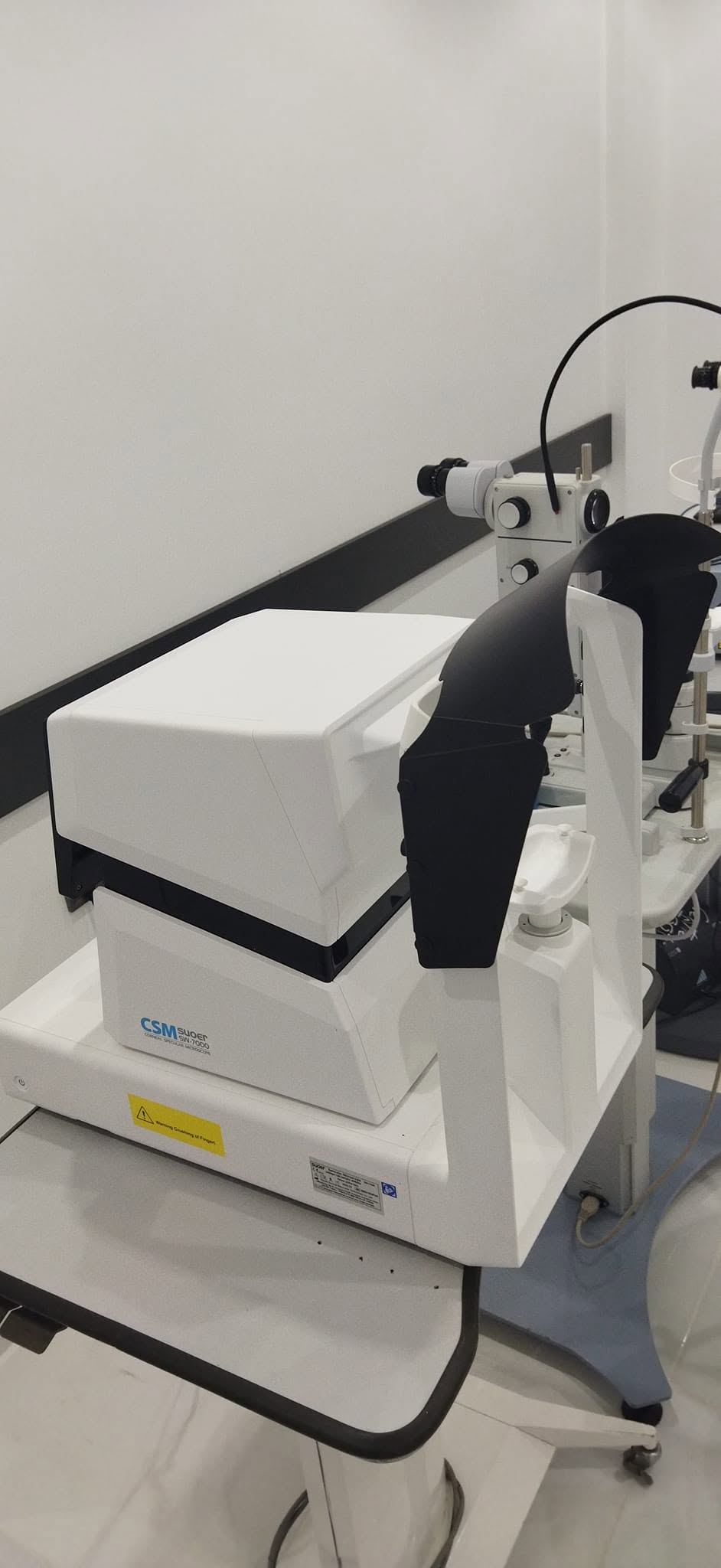 ROAYA Eye Center — Équipement ophtalmologique dans les locaux, photographie officielle publiée le18avril2024, sans personne