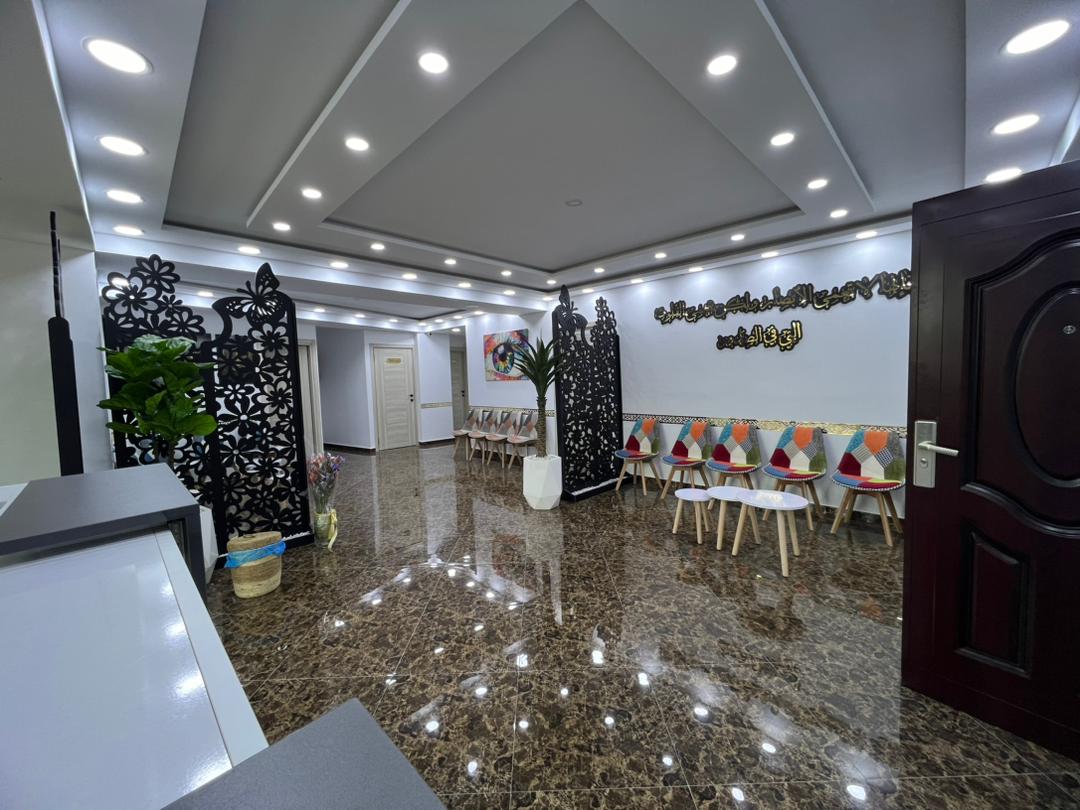 Cabinet du Dr Abdelghani Debba / Centre LPCR — salle d’attente professionnelle.